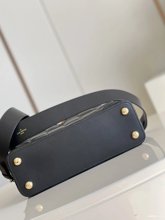 WIS LOUIS VUITTON CAPUCINES BB 0301